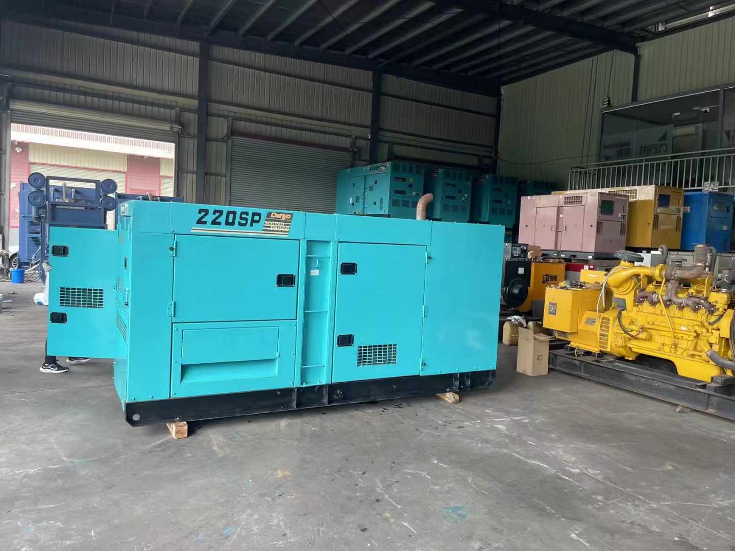 长洲800kW 柴油发电机的输出电流波动范围是多少？