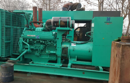 长洲发电机组如何判断水冷式机油散热器内部是否需要清洗？